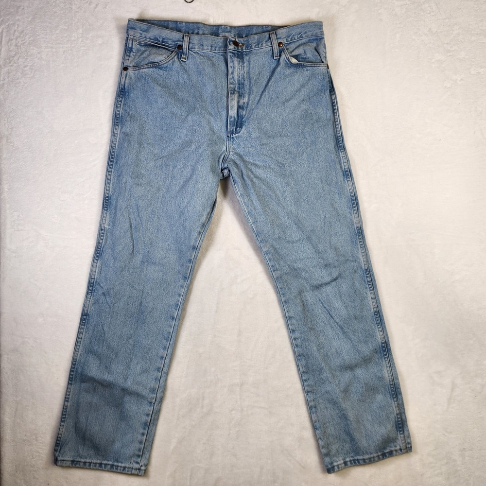 Wrangler Mens Jeans Light Wash Blue Denim Pants Size 38x32 Cowboy Cut